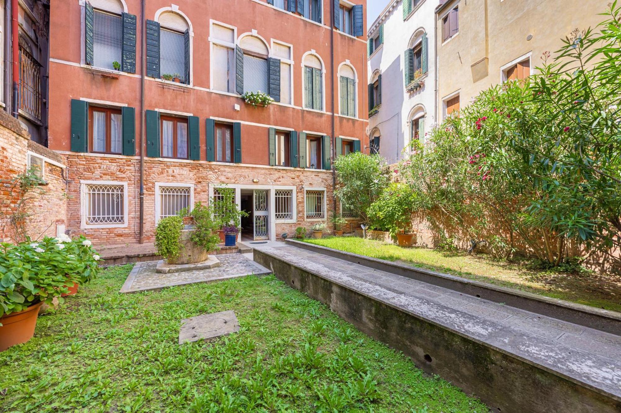 Luxury Penthouse With Terrace Apartment Venesia Bagian luar foto