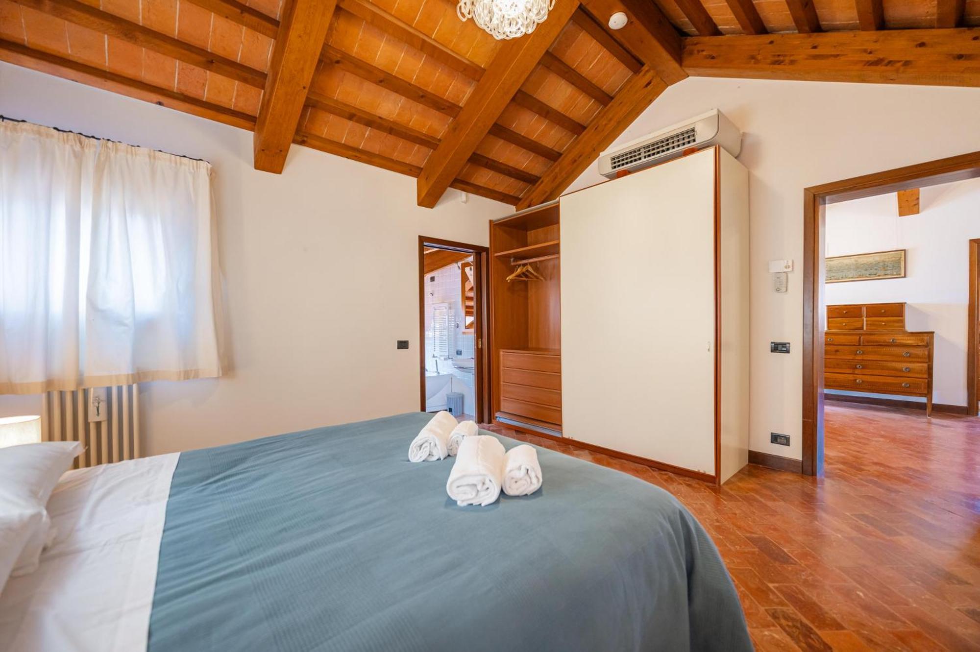 Luxury Penthouse With Terrace Apartment Venesia Bagian luar foto