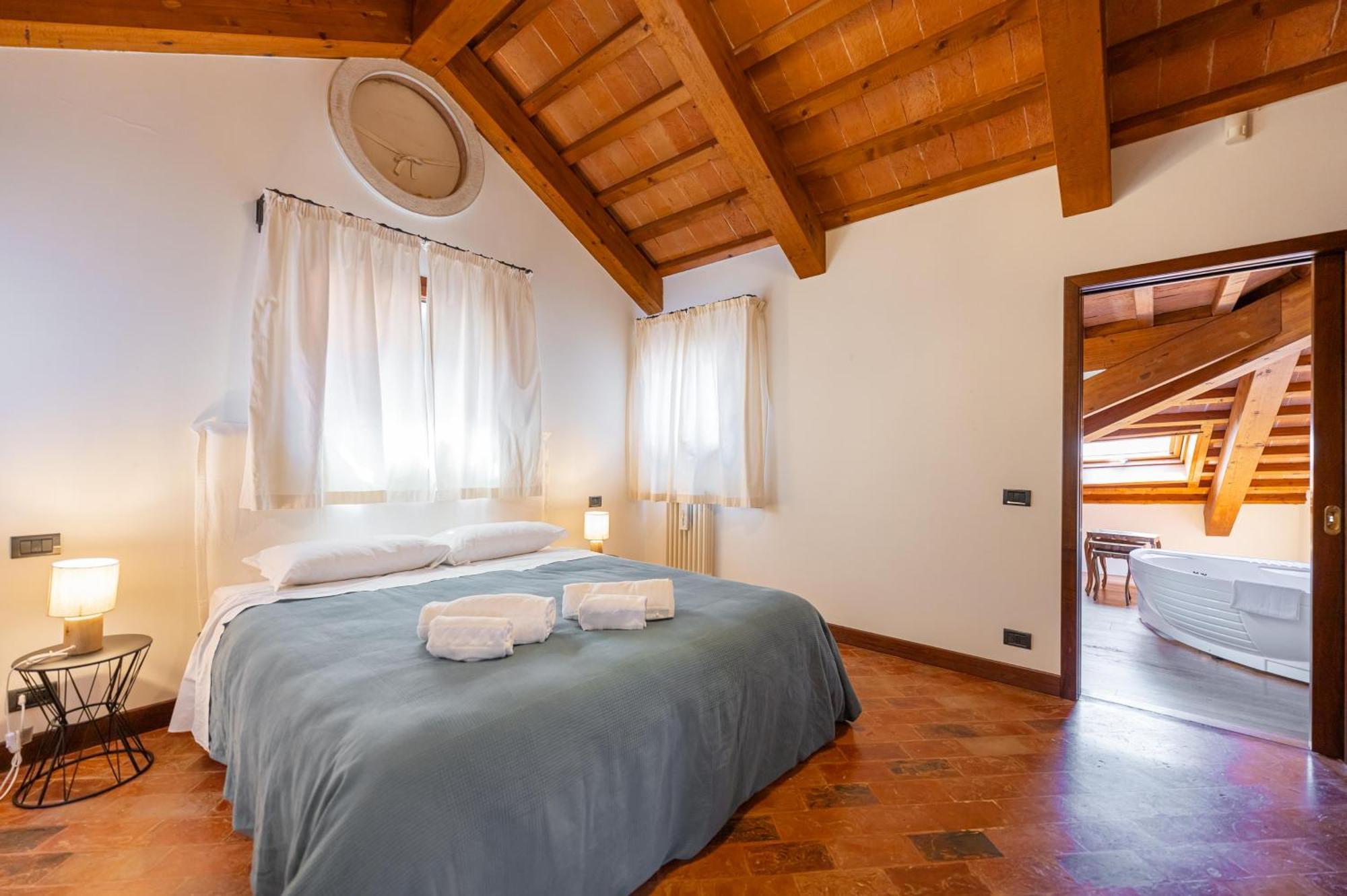 Luxury Penthouse With Terrace Apartment Venesia Bagian luar foto